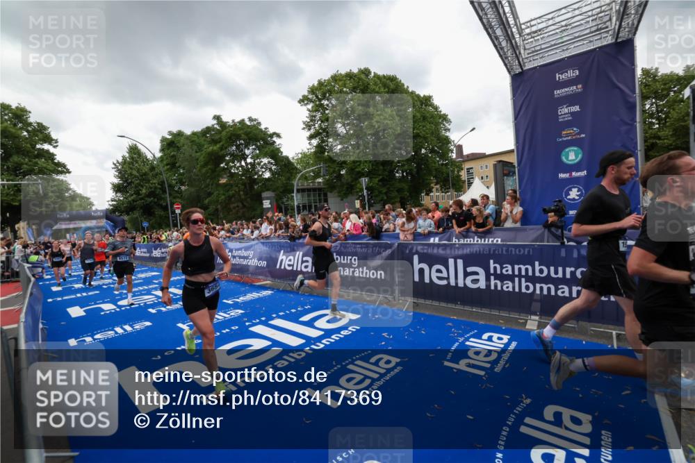 29.06.2025 - hella hamburg halbmarathon Zöllner http://msf.ph/oto/8417369 29.06.2025 10:51:01 Ziel 1466, 1630, 2207, 3654, 7369, 8117, 8205, 8572, 10215, 11551, 12778, 13008, 13687, 14125, 15362, 15395, 15643, 16285, 17221, 18350 meine-sportfotos.de