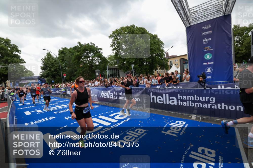 29.06.2025 - hella hamburg halbmarathon Zöllner http://msf.ph/oto/8417375 29.06.2025 10:51:01 Ziel 1466, 1630, 2207, 3654, 7369, 8117, 8205, 8572, 10215, 11551, 12778, 13008, 13687, 14125, 15362, 15395, 15643, 16285, 17221, 18350 meine-sportfotos.de