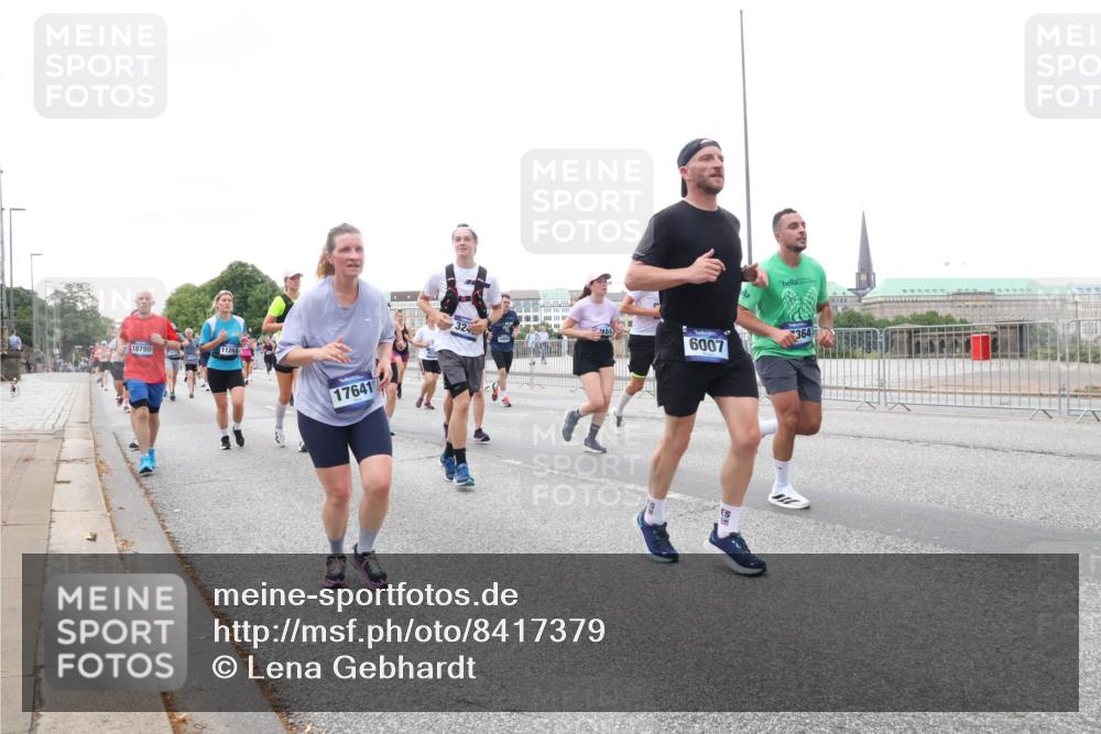 29.06.2025 - hella hamburg halbmarathon Lena Gebhardt http://msf.ph/oto/8417379 29.06.2025 10:51:58 Lombardsbrücke 18780, 11268, 17641, 32, 6007, 364, 1418, 1978, 1997, 2308, 2593, 2736, 2778, 3038, 3240, 3991, 4087, 4273, 4436, 4598, 4606, 4748, 4808, 5062, 5262, 5291, 5534, 5716, 5717, 6007, 6403, 6404, 6406, 6456, 6604, 6885, 6945, 6947, 6954, 6985, 7682, 7691, 7841, 7992, 8125, 8194, 8196, 8250, 8251, 8399, 8621, 9220, 9340, 9460, 9462, 9590, 9594, 9673, 9730, 10342, 10496, 10521, 10533, 10673, 10693, 10830, 11101, 11126, 11127, 11375, 11875, 12065 meine-sportfotos.de