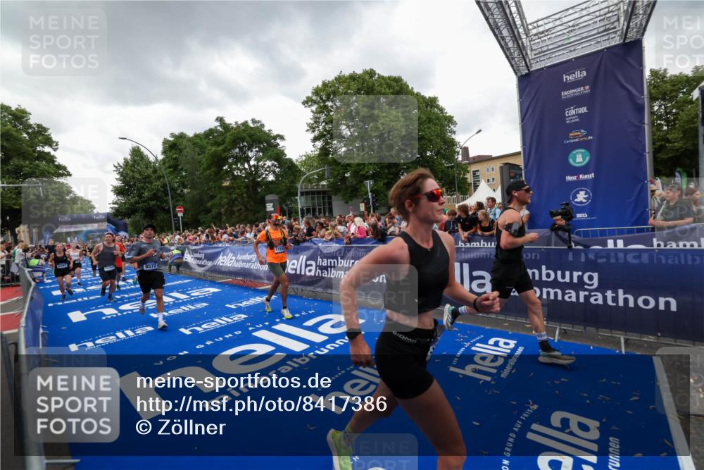 29.06.2025 - hella hamburg halbmarathon Zöllner http://msf.ph/oto/8417386 29.06.2025 10:51:02 Ziel 1630, 2207, 3654, 7369, 8117, 8572, 10215, 11551, 12778, 13008, 13687, 14125, 15362, 15643, 16285, 17221, 18066, 18350 meine-sportfotos.de