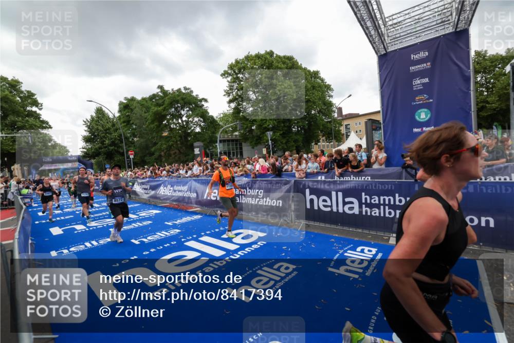 29.06.2025 - hella hamburg halbmarathon Zöllner http://msf.ph/oto/8417394 29.06.2025 10:51:02 Ziel 1630, 2207, 3654, 7369, 8117, 8572, 10215, 11551, 12778, 13008, 13687, 14125, 15362, 15643, 16285, 17221, 18066, 18350 meine-sportfotos.de
