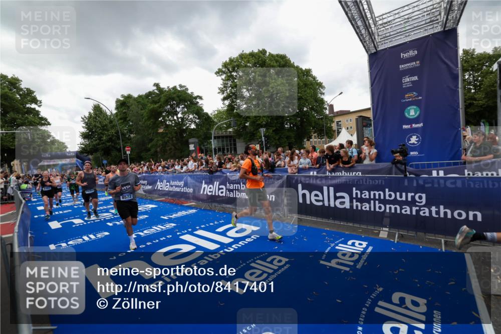 29.06.2025 - hella hamburg halbmarathon Zöllner http://msf.ph/oto/8417401 29.06.2025 10:51:02 Ziel 1630, 2207, 3654, 7369, 8117, 8572, 10215, 11551, 12778, 13008, 13687, 14125, 15362, 15643, 16285, 17221, 18066, 18350 meine-sportfotos.de