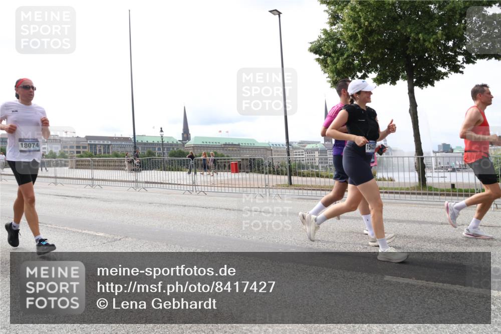 29.06.2025 - hella hamburg halbmarathon Lena Gebhardt http://msf.ph/oto/8417427 29.06.2025 10:26:55 Lombardsbrücke 18074, 15027, 1530, 1793, 1973, 2045, 2306, 2643, 4358, 4507, 4509, 4844, 5494, 5495, 5707, 6625, 6637, 6905, 7069, 7234, 7314, 8056, 8079, 8281, 9186, 9349, 10077, 10465, 11110, 11270, 11740, 12071, 12126, 13264, 13462, 14020, 14021, 14930, 15027, 15108, 15807, 15878, 16479, 16788, 17049, 17300, 17445, 17675, 18074, 18087, 18516, 18962, 18976, 18978 meine-sportfotos.de