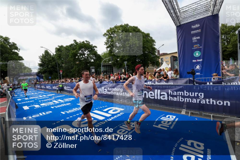 29.06.2025 - hella hamburg halbmarathon Zöllner http://msf.ph/oto/8417428 29.06.2025 10:28:49 Ziel 2604, 3968, 6090, 10486, 15655, 17428, 18763 meine-sportfotos.de