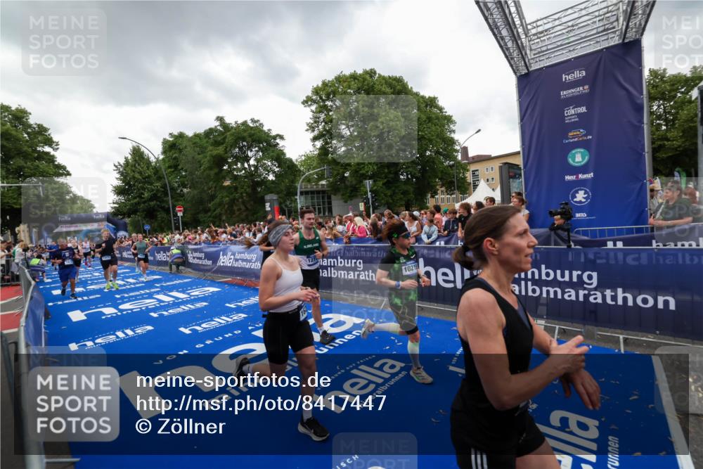 29.06.2025 - hella hamburg halbmarathon Zöllner http://msf.ph/oto/8417447 29.06.2025 10:51:05 Ziel 1630, 2207, 4077, 7369, 8117, 8261, 8704, 10215, 10508, 10603, 12778, 13008, 13687, 14125, 15362, 16285, 17221, 17384, 18066, 18350 meine-sportfotos.de