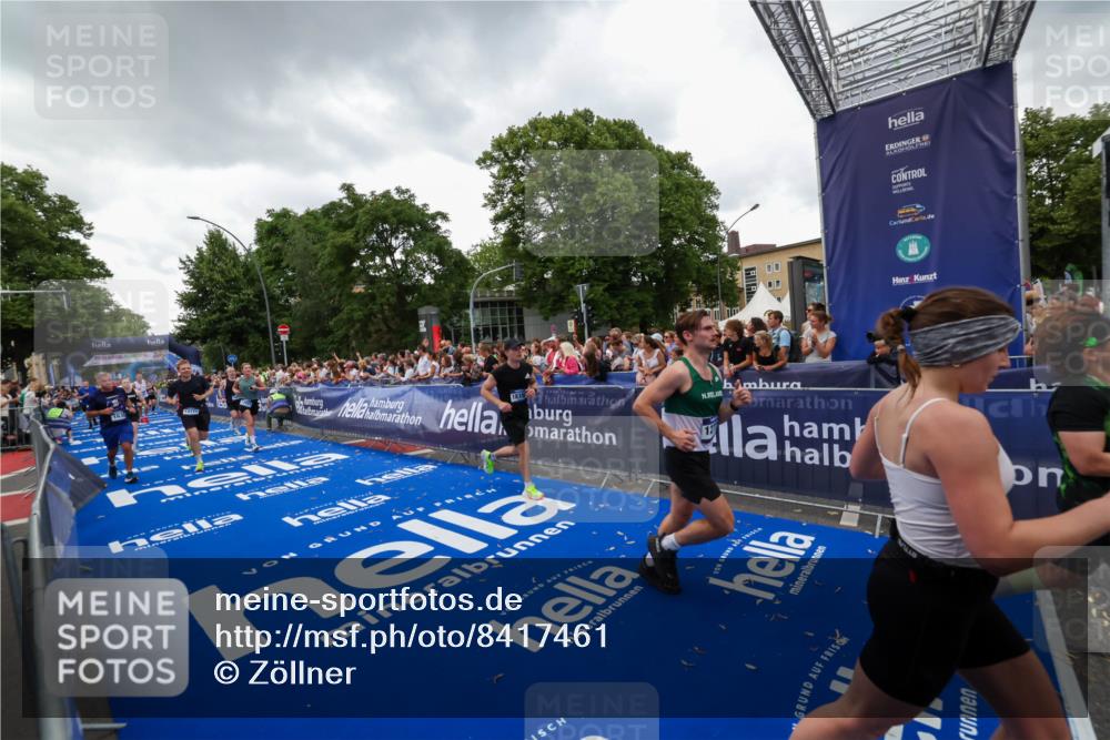 29.06.2025 - hella hamburg halbmarathon Zöllner http://msf.ph/oto/8417461 29.06.2025 10:51:06 Ziel 1630, 2207, 4077, 4816, 8117, 8261, 8508, 8704, 10215, 10508, 10603, 12778, 13008, 14125, 16285, 17221, 17384, 18066, 18350 meine-sportfotos.de