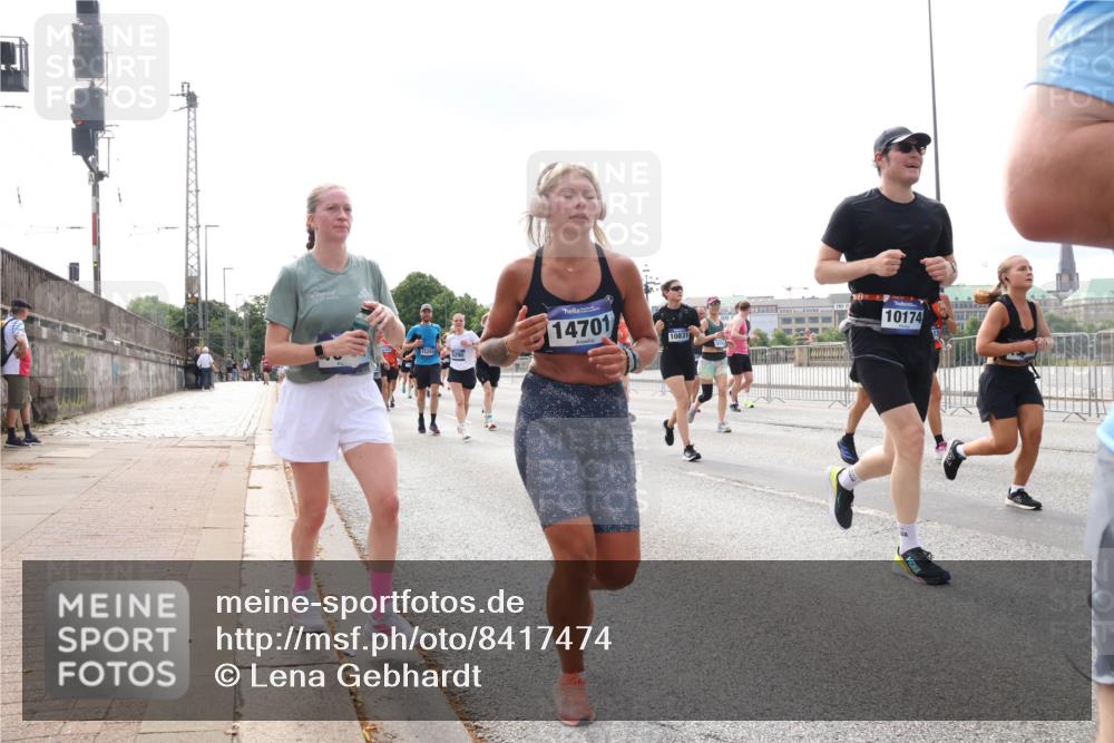 29.06.2025 - hella hamburg halbmarathon Lena Gebhardt http://msf.ph/oto/8417474 29.06.2025 10:17:57 Lombardsbrücke 15203, 5290, 14701, 10831, 10174, 1015, 1159, 1160, 1204, 1268, 1274, 1325, 1458, 1554, 1622, 1641, 1749, 1795, 1982, 2087, 2094, 2147, 2259, 2548, 2634, 2931, 3125, 3138, 3292, 3977, 4218, 4804, 5002, 5004, 5290, 5611, 5733, 6254, 6270, 6336, 6352, 6786, 7094, 7258, 7291, 7413, 7566, 7641, 7649, 7838, 7844, 7882, 7883, 8067, 8128, 8144, 8248, 8607, 8799, 9400, 9539, 9717, 9734, 9798, 9844, 9848, 9964, 10174, 10332, 10509, 10908, 12498 meine-sportfotos.de
