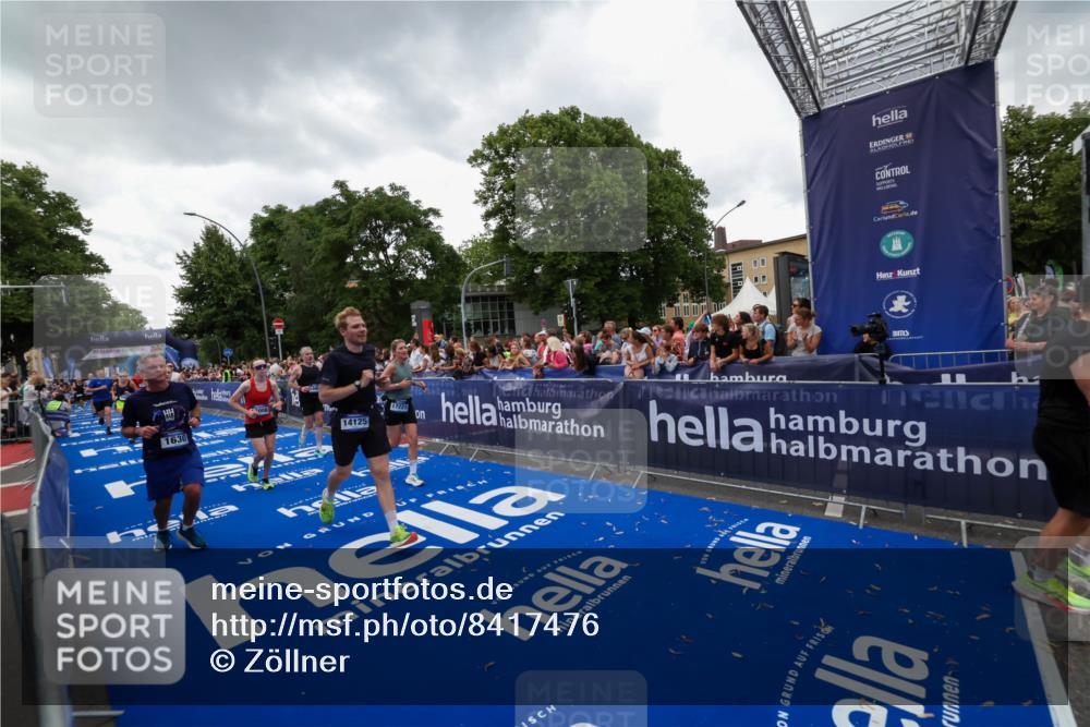 29.06.2025 - hella hamburg halbmarathon Zöllner http://msf.ph/oto/8417476 29.06.2025 10:51:08 Ziel 1366, 1630, 4077, 4816, 4967, 8117, 8261, 8508, 8704, 10508, 10603, 13008, 14125, 17221, 17384, 17823, 18066, 18350 meine-sportfotos.de