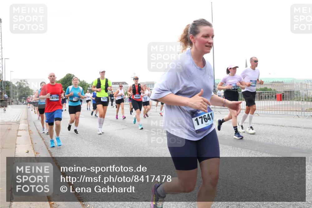 29.06.2025 - hella hamburg halbmarathon Lena Gebhardt http://msf.ph/oto/8417478 29.06.2025 10:51:59 Lombardsbrücke 18780, 9590, 1126, 7871, 17641, 13152, 1418, 1978, 1997, 2308, 2593, 2736, 2778, 3038, 3240, 3991, 4087, 4273, 4436, 4598, 4606, 4748, 5062, 5262, 5291, 5534, 5716, 5717, 6007, 6403, 6404, 6406, 6456, 6604, 6885, 6945, 6947, 6954, 6985, 7682, 7691, 7841, 7992, 8125, 8194, 8196, 8250, 8251, 8399, 8621, 9220, 9340, 9368, 9460, 9462, 9590, 9594, 9673, 9730, 10342, 10496, 10521, 10533, 10673, 10693, 10830, 11101, 11126, 11127, 11375, 11875, 12065 meine-sportfotos.de
