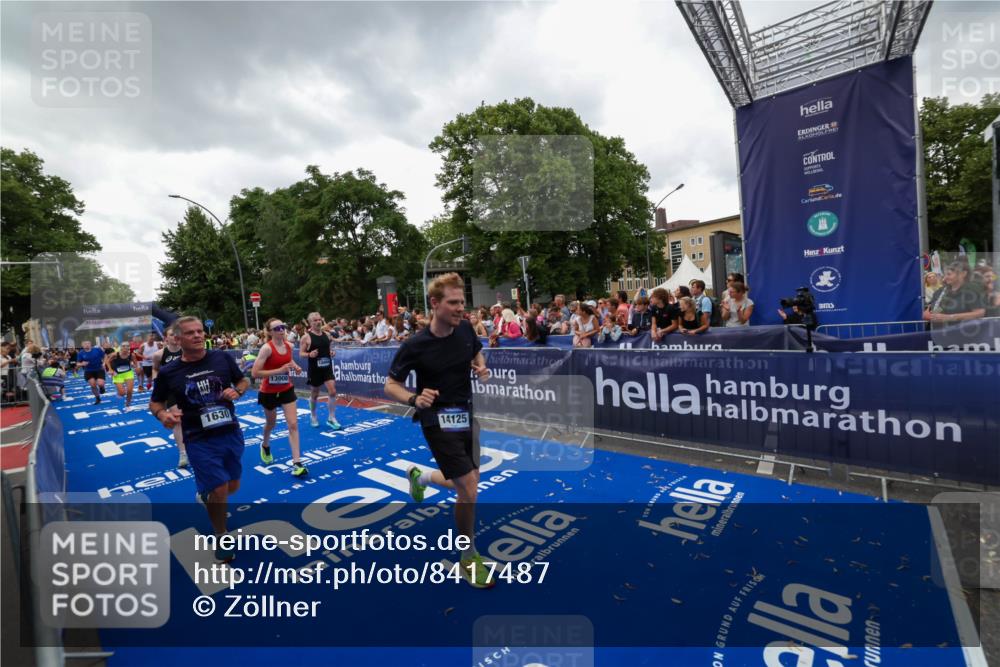 29.06.2025 - hella hamburg halbmarathon Zöllner http://msf.ph/oto/8417487 29.06.2025 10:51:08 Ziel 1366, 1630, 4077, 4816, 4967, 8117, 8261, 8508, 8704, 10508, 10603, 13008, 14125, 17221, 17384, 17823, 18066, 18350 meine-sportfotos.de