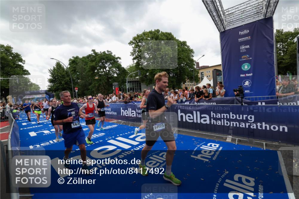 29.06.2025 - hella hamburg halbmarathon Zöllner http://msf.ph/oto/8417492 29.06.2025 10:51:08 Ziel 1366, 1630, 4077, 4816, 4967, 8117, 8261, 8508, 8704, 10508, 10603, 13008, 14125, 17221, 17384, 17823, 18066, 18350 meine-sportfotos.de