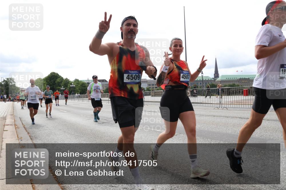 29.06.2025 - hella hamburg halbmarathon Lena Gebhardt http://msf.ph/oto/8417505 29.06.2025 10:26:57 Lombardsbrücke 11740, 2643, 4509, 18, 4507, 1530, 1793, 1973, 2045, 2306, 2643, 4358, 4507, 4509, 5494, 5495, 5707, 6259, 6625, 6637, 7069, 7234, 7314, 8056, 8079, 8281, 9186, 9349, 10077, 10465, 11110, 11270, 11740, 12071, 12126, 13462, 14020, 14021, 15027, 15108, 15641, 15807, 15878, 16479, 16788, 17049, 17300, 17445, 17675, 18074, 18087, 18516, 18962, 18976, 18978 meine-sportfotos.de