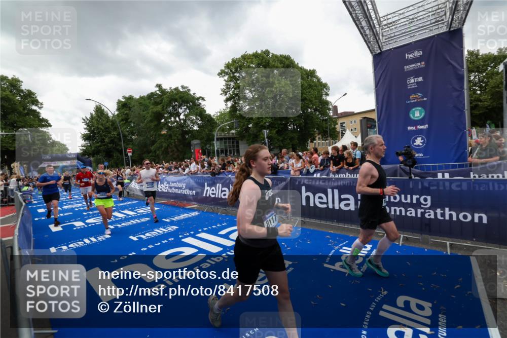29.06.2025 - hella hamburg halbmarathon Zöllner http://msf.ph/oto/8417508 29.06.2025 10:51:10 Ziel 1366, 1630, 4077, 4816, 4967, 6027, 8117, 8261, 8508, 8704, 10508, 10603, 11733, 13008, 13073, 17384, 17823, 18066 meine-sportfotos.de