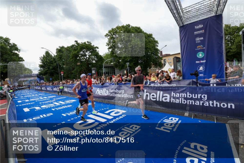 29.06.2025 - hella hamburg halbmarathon Zöllner http://msf.ph/oto/8417516 29.06.2025 10:28:55 Ziel 1827, 2604, 10486, 18763 meine-sportfotos.de