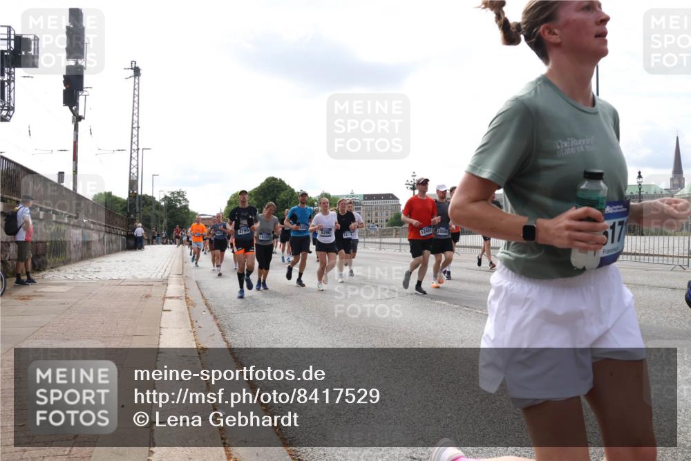 29.06.2025 - hella hamburg halbmarathon Lena Gebhardt http://msf.ph/oto/8417529 29.06.2025 10:17:57 Lombardsbrücke 6799, 5290, 15322, 12401, 10509, 17, 1015, 1159, 1160, 1204, 1268, 1274, 1325, 1458, 1554, 1622, 1641, 1749, 1795, 1982, 2087, 2094, 2147, 2259, 2548, 2634, 2931, 3125, 3138, 3292, 3977, 4218, 4804, 5002, 5004, 5290, 5611, 5733, 6254, 6270, 6336, 6352, 6786, 7094, 7258, 7291, 7413, 7566, 7641, 7649, 7838, 7844, 7882, 7883, 8067, 8128, 8144, 8248, 8607, 8799, 9400, 9539, 9717, 9734, 9798, 9844, 9848, 9964, 10174, 10332, 10509, 10908, 12498 meine-sportfotos.de