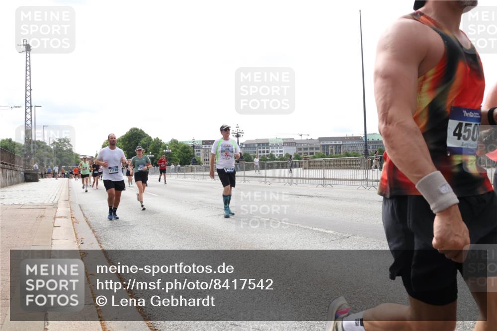 29.06.2025 - hella hamburg halbmarathon Lena Gebhardt http://msf.ph/oto/8417542 29.06.2025 10:26:57 Lombardsbrücke 11740, 104, 2643, 450, 1530, 1793, 1973, 2045, 2306, 2643, 4358, 4507, 4509, 5494, 5495, 5707, 6259, 6625, 6637, 7069, 7234, 7314, 8056, 8079, 8281, 9186, 9349, 10077, 10465, 11110, 11270, 11740, 12071, 12126, 13462, 14020, 14021, 15027, 15108, 15641, 15807, 15878, 16479, 16788, 17049, 17300, 17445, 17675, 18074, 18087, 18516, 18962, 18976, 18978 meine-sportfotos.de