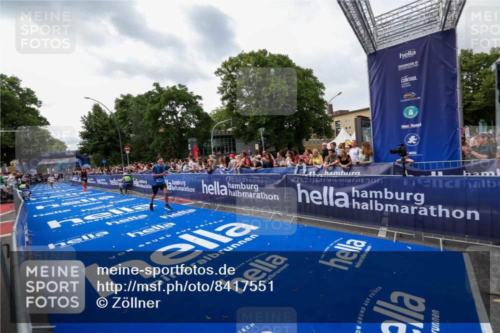 29.06.2025 - hella hamburg halbmarathon Zöllner http://msf.ph/oto/8417551 29.06.2025 10:29:02 Ziel 1827, 10351, 18874, 19142 meine-sportfotos.de