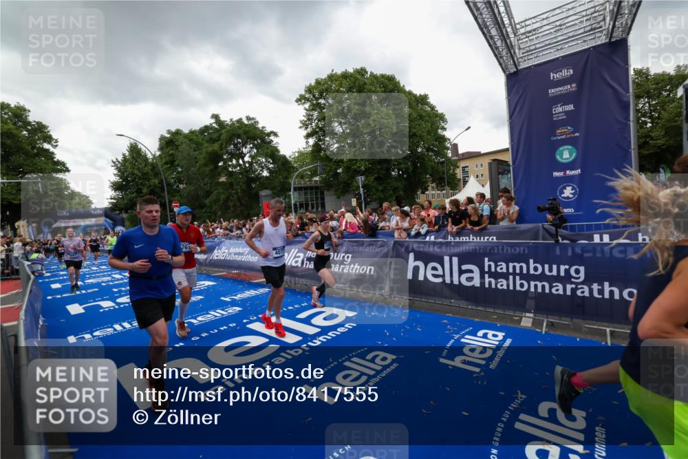 29.06.2025 - hella hamburg halbmarathon Zöllner http://msf.ph/oto/8417555 29.06.2025 10:51:12 Ziel 1366, 4077, 4404, 4816, 4967, 5600, 6027, 8261, 8508, 8704, 10508, 10603, 10868, 11733, 13073, 15480, 17384, 17530, 17823 meine-sportfotos.de