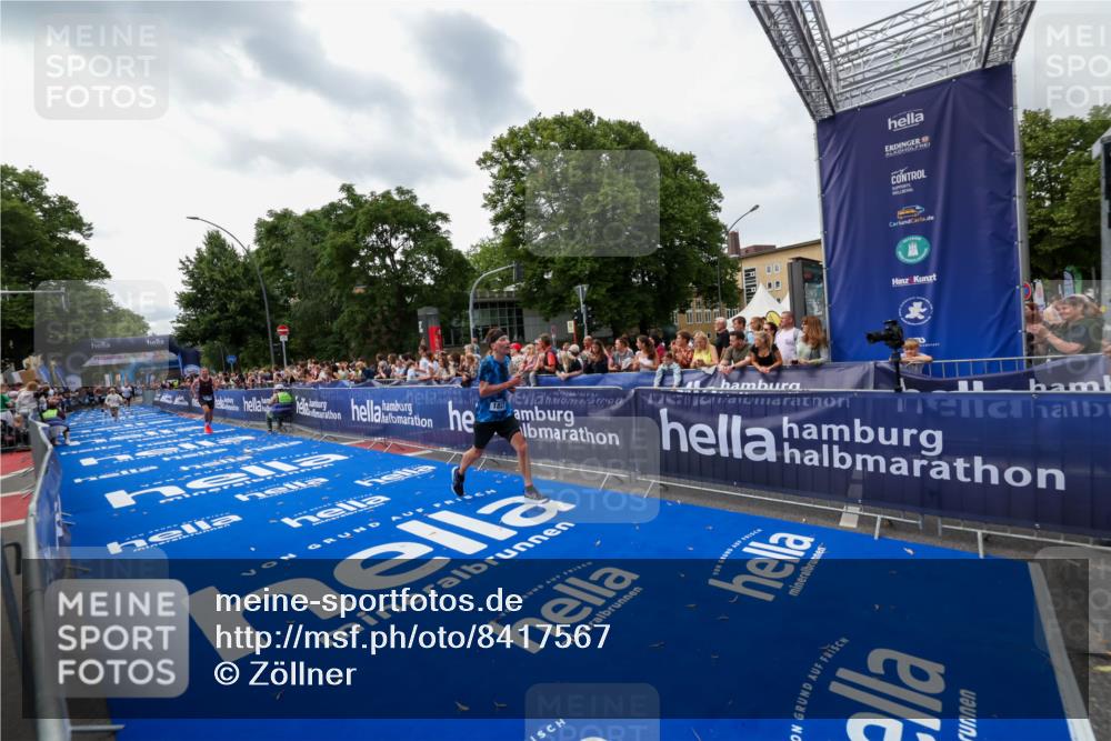 29.06.2025 - hella hamburg halbmarathon Zöllner http://msf.ph/oto/8417567 29.06.2025 10:29:02 Ziel 1827, 10351, 18874, 19142 meine-sportfotos.de