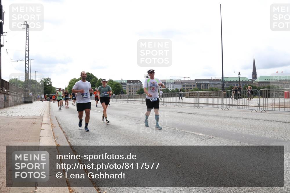 29.06.2025 - hella hamburg halbmarathon Lena Gebhardt http://msf.ph/oto/8417577 29.06.2025 10:26:58 Lombardsbrücke 11740, 10465, 2643, 1530, 1793, 1973, 2045, 2306, 2643, 2775, 4358, 4507, 4509, 5494, 5495, 5707, 6259, 6625, 6637, 7069, 7234, 7314, 8056, 8079, 8281, 9186, 9349, 10077, 10465, 11110, 11270, 11740, 12071, 12126, 13462, 14020, 14021, 15027, 15108, 15641, 15807, 15878, 16479, 16788, 17049, 17300, 17445, 17675, 18074, 18087, 18516, 18962, 18976, 18978 meine-sportfotos.de