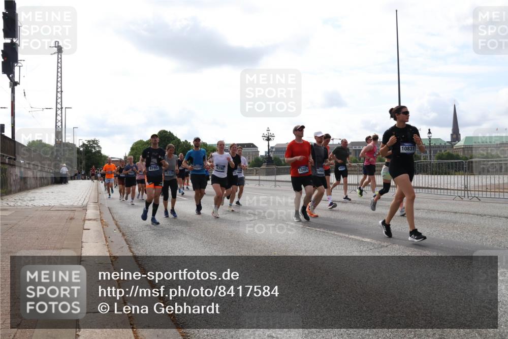 29.06.2025 - hella hamburg halbmarathon Lena Gebhardt http://msf.ph/oto/8417584 29.06.2025 10:17:58 Lombardsbrücke 15203, 5290, 8799, 15322, 12401, 1050, 1050, 10831, 1015, 1159, 1160, 1204, 1268, 1274, 1325, 1458, 1554, 1622, 1641, 1749, 1795, 1982, 2087, 2094, 2147, 2259, 2548, 2634, 2931, 3125, 3138, 3292, 3321, 3977, 4218, 4804, 5002, 5004, 5290, 5611, 5733, 6254, 6270, 6336, 6352, 6786, 7094, 7258, 7291, 7413, 7566, 7641, 7649, 7838, 7844, 7882, 7883, 8067, 8128, 8144, 8248, 8607, 8799, 9400, 9539, 9717, 9734, 9798, 9844, 9848, 9964, 10174, 10332, 10509, 10908, 12498 meine-sportfotos.de