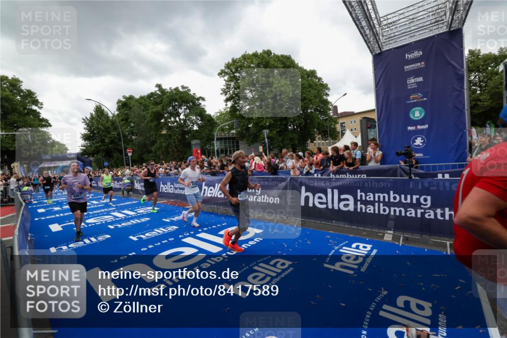 29.06.2025 - hella hamburg halbmarathon Zöllner http://msf.ph/oto/8417589 29.06.2025 10:51:13 Ziel 1366, 4077, 4404, 4816, 4967, 5600, 6027, 8261, 8508, 10508, 10868, 11625, 11733, 13073, 15480, 17384, 17530, 17823 meine-sportfotos.de