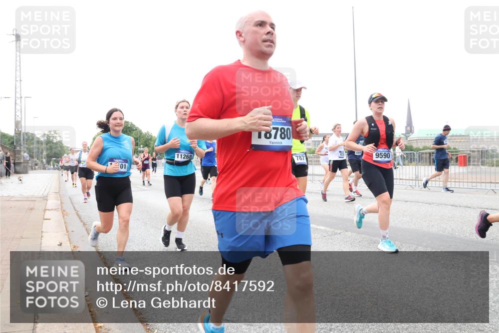 29.06.2025 - hella hamburg halbmarathon Lena Gebhardt http://msf.ph/oto/8417592 29.06.2025 10:52:00 Lombardsbrücke 01, 11268, 8780, 7871, 10653, 9590, 1418, 1978, 2593, 2736, 2778, 3038, 3240, 3991, 4087, 4273, 4436, 4598, 4606, 4748, 5062, 5262, 5291, 5534, 5716, 5717, 6007, 6386, 6403, 6404, 6406, 6456, 6604, 6885, 6945, 6947, 6954, 6985, 7682, 7690, 7691, 7841, 8125, 8194, 8196, 8250, 8251, 8399, 8621, 9220, 9340, 9368, 9460, 9462, 9590, 9594, 9673, 9730, 10342, 10496, 10521, 10533, 10673, 10693, 10830, 11101, 11126, 11127, 11375, 11875, 11899, 11974, 12065 meine-sportfotos.de
