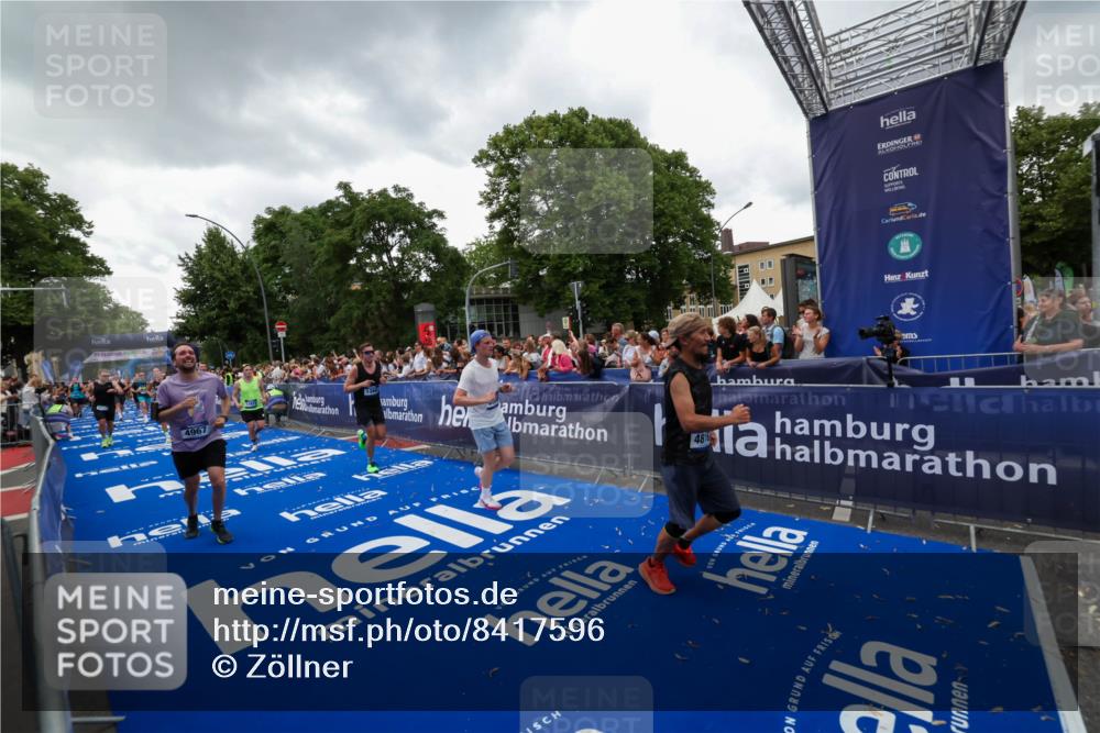 29.06.2025 - hella hamburg halbmarathon Zöllner http://msf.ph/oto/8417596 29.06.2025 10:51:14 Ziel 1366, 4404, 4816, 4967, 5600, 6027, 8508, 10868, 11512, 11625, 11733, 13073, 15480, 17384, 17530, 17823 meine-sportfotos.de