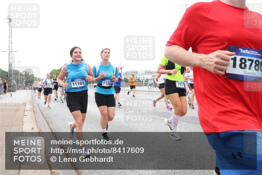 29.06.2025 - hella hamburg halbmarathon Lena Gebhardt http://msf.ph/oto/8417609 29.06.2025 10:52:01 Lombardsbrücke 11101, 787, 11268, 52, 18780, 1418, 1978, 2593, 2736, 2778, 3038, 3240, 3991, 4087, 4273, 4436, 4598, 4606, 4748, 4815, 5062, 5262, 5291, 5534, 5716, 5717, 6007, 6386, 6403, 6404, 6406, 6456, 6604, 6885, 6947, 6954, 6985, 7682, 7690, 7691, 8125, 8194, 8196, 8250, 8251, 8399, 8621, 9220, 9340, 9368, 9460, 9462, 9590, 9594, 9673, 9730, 10342, 10496, 10521, 10533, 10634, 10673, 10693, 10830, 10884, 11101, 11126, 11127, 11375, 11736, 11875, 11899, 11974, 12065 meine-sportfotos.de