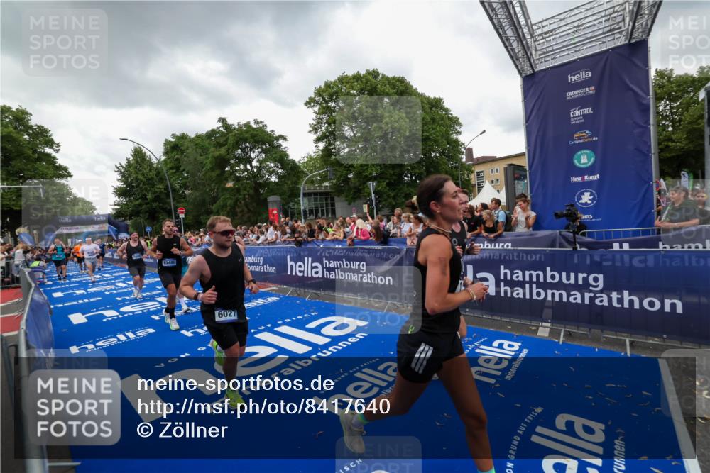 29.06.2025 - hella hamburg halbmarathon Zöllner http://msf.ph/oto/8417640 29.06.2025 10:51:18 Ziel 1461, 1817, 2636, 2718, 4404, 4814, 5600, 6027, 6657, 8316, 8930, 9476, 10480, 10667, 10868, 11512, 11625, 11733, 12016, 13073, 15480, 17530, 18019 meine-sportfotos.de