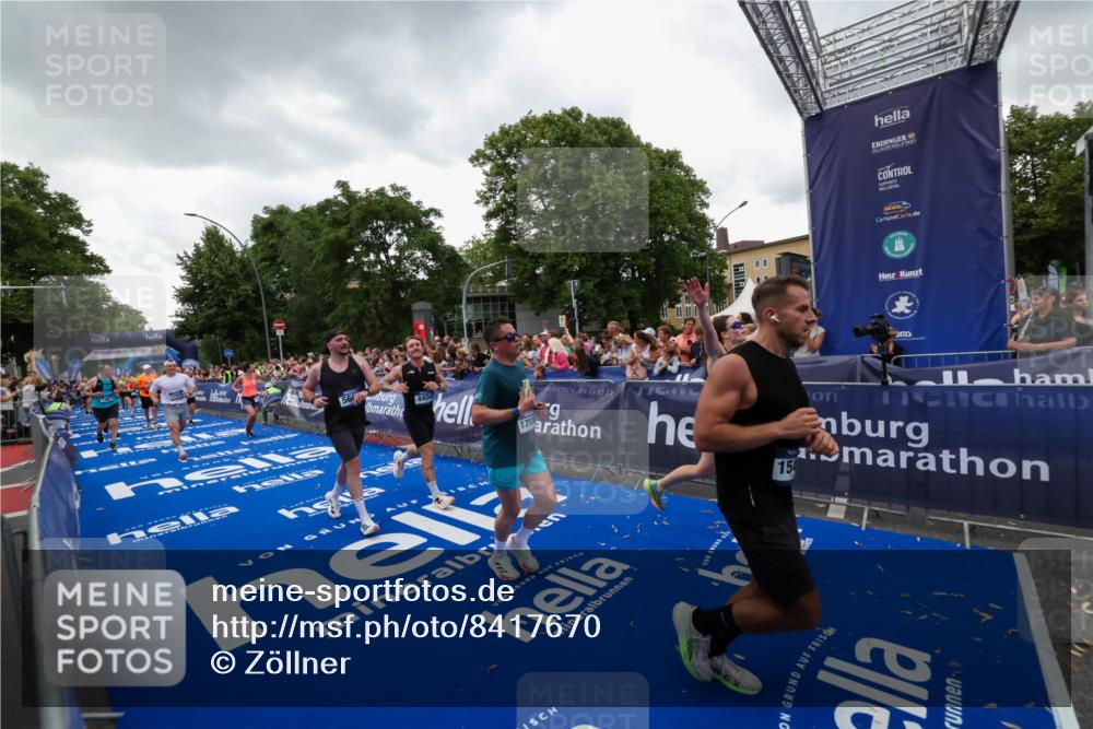 29.06.2025 - hella hamburg halbmarathon Zöllner http://msf.ph/oto/8417670 29.06.2025 10:51:19 Ziel 1461, 1817, 2636, 2718, 4404, 4814, 5600, 6027, 6657, 6776, 8316, 8930, 9476, 10480, 10667, 10868, 11512, 11625, 12016, 14865, 15480, 17530, 18019 meine-sportfotos.de