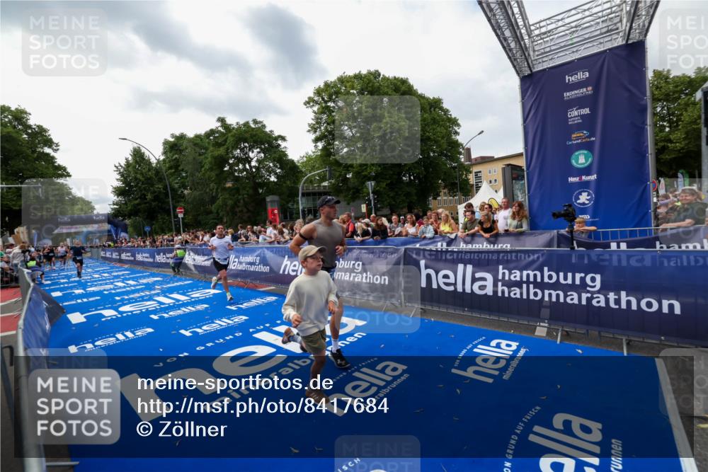 29.06.2025 - hella hamburg halbmarathon Zöllner http://msf.ph/oto/8417684 29.06.2025 10:29:09 Ziel 3043, 8473, 10171, 10351, 16157, 18874, 19194 meine-sportfotos.de
