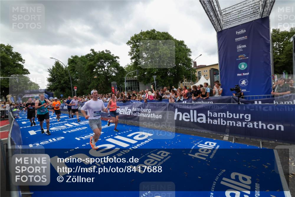 29.06.2025 - hella hamburg halbmarathon Zöllner http://msf.ph/oto/8417688 29.06.2025 10:51:21 Ziel 1461, 1817, 2364, 2636, 2718, 4404, 4814, 5600, 6657, 6776, 8316, 8930, 8989, 9476, 10480, 10667, 11124, 11512, 11625, 12016, 13047, 14865, 14994, 18019, 18489 meine-sportfotos.de