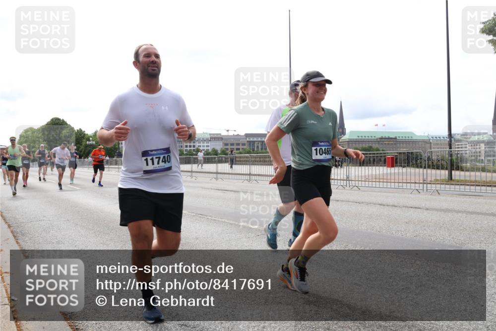 29.06.2025 - hella hamburg halbmarathon Lena Gebhardt http://msf.ph/oto/8417691 29.06.2025 10:27:00 Lombardsbrücke 11740, 10465, 1530, 1793, 1973, 2045, 2306, 2643, 2775, 4358, 4507, 4509, 5494, 5495, 5707, 6259, 6625, 6637, 7069, 7234, 7314, 7944, 8056, 8079, 8281, 9186, 9349, 10077, 10465, 11110, 11270, 11740, 12071, 13462, 14020, 14021, 15027, 15108, 15641, 15807, 15878, 16479, 16788, 17049, 17300, 17445, 17675, 18074, 18516, 18962, 18976, 18978 meine-sportfotos.de