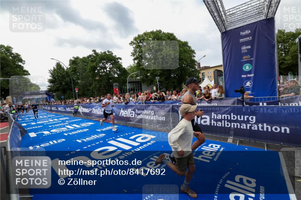 29.06.2025 - hella hamburg halbmarathon Zöllner http://msf.ph/oto/8417692 29.06.2025 10:29:10 Ziel 3043, 8473, 10171, 10351, 16157, 18874, 19194 meine-sportfotos.de