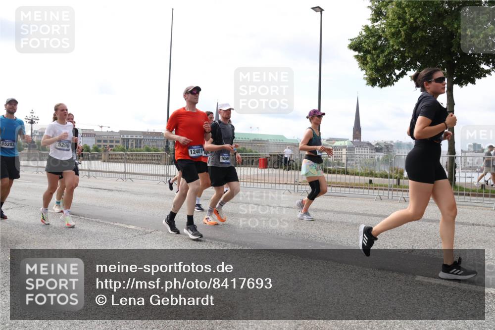 29.06.2025 - hella hamburg halbmarathon Lena Gebhardt http://msf.ph/oto/8417693 29.06.2025 10:17:59 Lombardsbrücke 15203, 5290, 12401, 85010, 1050, 1015, 1159, 1160, 1204, 1268, 1274, 1325, 1458, 1554, 1622, 1641, 1749, 1795, 1982, 2087, 2094, 2147, 2259, 2548, 2634, 2931, 3125, 3138, 3292, 3321, 3482, 3977, 4218, 4738, 4804, 5002, 5004, 5290, 5611, 5733, 6254, 6270, 6336, 6352, 6786, 7094, 7258, 7413, 7641, 7649, 7838, 7882, 7883, 8067, 8128, 8144, 8248, 8607, 8799, 9400, 9539, 9717, 9734, 9798, 9844, 9848, 9964, 10174, 10332, 10509, 10908, 12498 meine-sportfotos.de