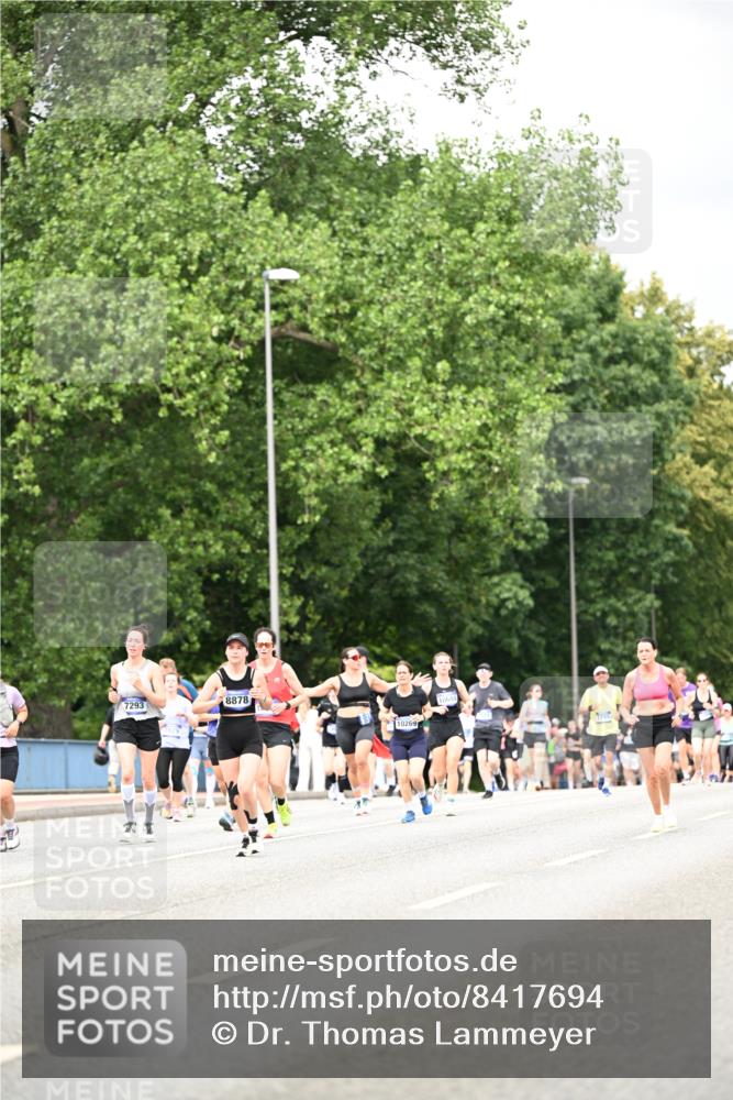 29.06.2025 - hella hamburg halbmarathon Dr. Thomas Lammeyer http://msf.ph/oto/8417694 29.06.2025 10:45:20 Kennedybrücke 1018, 1075, 1323, 1731, 3306, 4044, 4638, 4906, 5549, 5753, 6076, 6088, 6098, 6163, 6806, 7293, 7585, 7829, 7956, 8429, 8430, 8878, 9237, 9962, 10269, 10644, 10920, 10940, 11053, 11176 meine-sportfotos.de