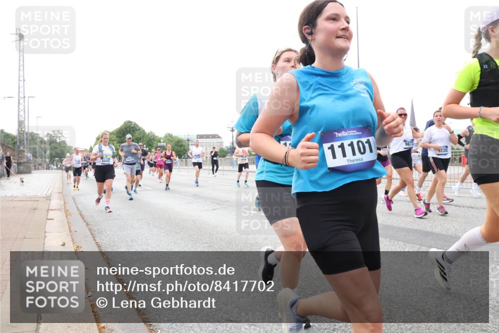 29.06.2025 - hella hamburg halbmarathon Lena Gebhardt http://msf.ph/oto/8417702 29.06.2025 10:52:01 Lombardsbrücke 6604, 10673, 11101, 9673, 9220, 1418, 1978, 2593, 2736, 2778, 3038, 3240, 3991, 4087, 4273, 4436, 4598, 4606, 4748, 4815, 5062, 5262, 5291, 5534, 5716, 5717, 6007, 6386, 6403, 6404, 6406, 6456, 6604, 6885, 6947, 6954, 6985, 7682, 7690, 7691, 8125, 8194, 8196, 8250, 8251, 8399, 8621, 9220, 9340, 9368, 9460, 9462, 9590, 9594, 9673, 9730, 10342, 10496, 10521, 10533, 10634, 10673, 10693, 10830, 10884, 11101, 11126, 11127, 11375, 11736, 11875, 11899, 11974, 12065 meine-sportfotos.de