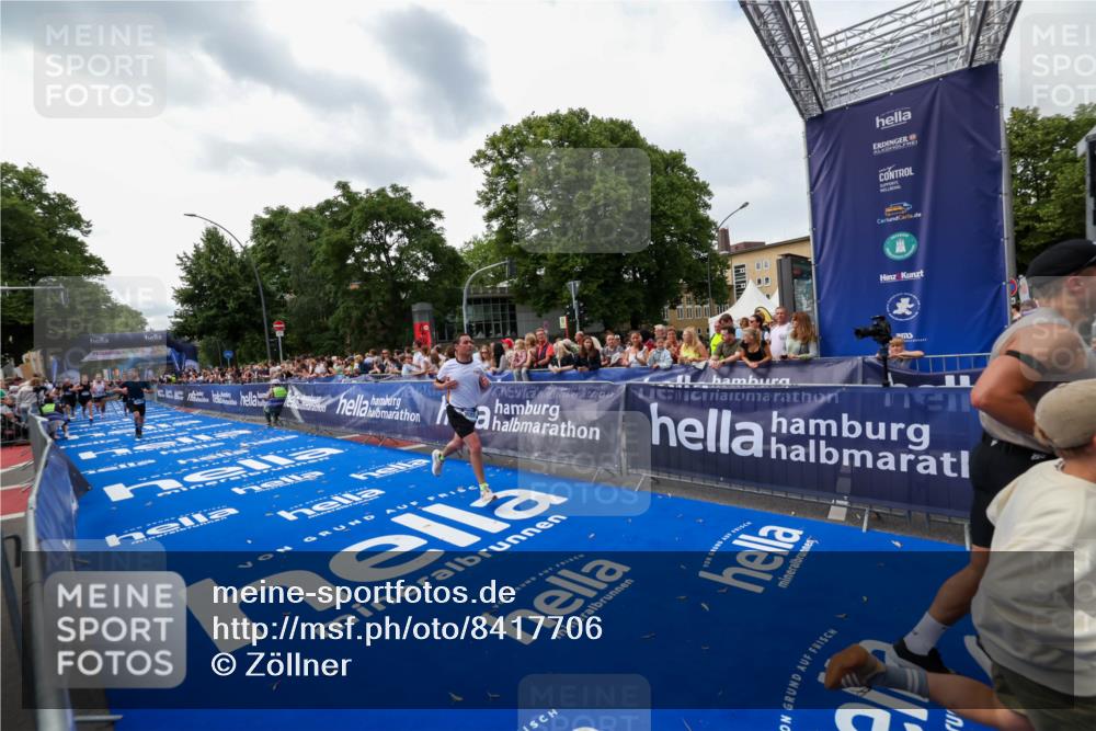 29.06.2025 - hella hamburg halbmarathon Zöllner http://msf.ph/oto/8417706 29.06.2025 10:29:10 Ziel 3043, 8473, 10171, 10351, 16157, 18874, 19194 meine-sportfotos.de