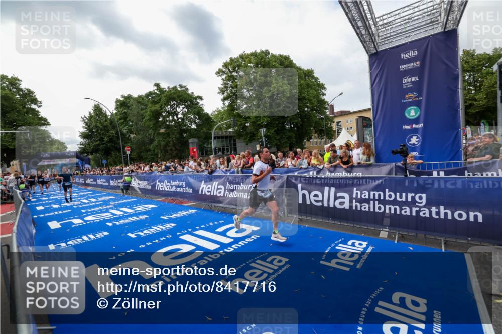 29.06.2025 - hella hamburg halbmarathon Zöllner http://msf.ph/oto/8417716 29.06.2025 10:29:10 Ziel 3043, 8473, 10171, 10351, 16157, 18874, 19194 meine-sportfotos.de