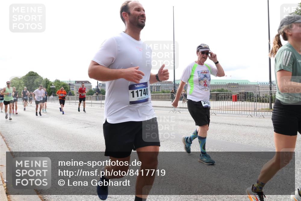 29.06.2025 - hella hamburg halbmarathon Lena Gebhardt http://msf.ph/oto/8417719 29.06.2025 10:27:00 Lombardsbrücke 11740, 1530, 1793, 1973, 2045, 2306, 2643, 2775, 4358, 4507, 4509, 5494, 5495, 5707, 6259, 6625, 6637, 7069, 7234, 7314, 7944, 8056, 8079, 8281, 9186, 9349, 10077, 10465, 11110, 11270, 11740, 12071, 13462, 14020, 14021, 15027, 15108, 15641, 15807, 15878, 16479, 16788, 17049, 17300, 17445, 17675, 18074, 18516, 18962, 18976, 18978 meine-sportfotos.de
