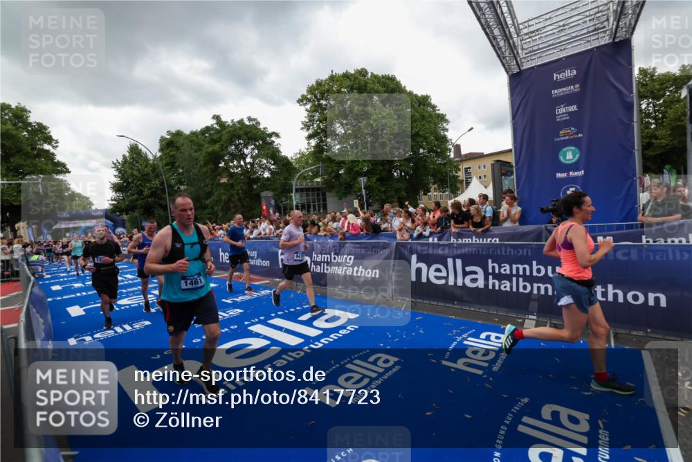 29.06.2025 - hella hamburg halbmarathon Zöllner http://msf.ph/oto/8417723 29.06.2025 10:51:23 Ziel 1461, 1817, 2364, 2411, 2636, 2718, 4814, 6657, 6776, 8316, 8930, 8989, 9214, 9476, 10480, 10667, 11124, 11512, 12016, 13047, 14865, 14994, 16357, 18019, 18489 meine-sportfotos.de