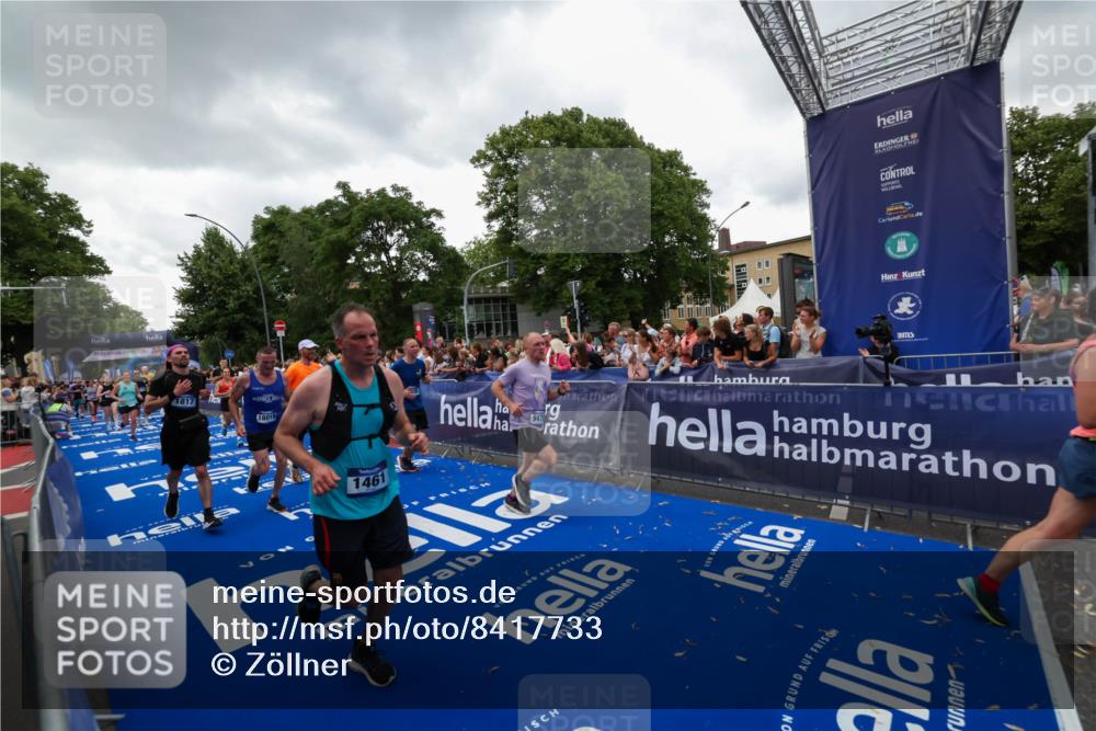 29.06.2025 - hella hamburg halbmarathon Zöllner http://msf.ph/oto/8417733 29.06.2025 10:51:23 Ziel 1461, 1817, 2364, 2411, 2636, 2718, 4814, 6657, 6776, 8316, 8930, 8989, 9214, 9476, 10480, 10667, 11124, 11512, 12016, 13047, 14865, 14994, 16357, 18019, 18489 meine-sportfotos.de