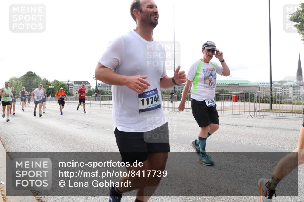 29.06.2025 - hella hamburg halbmarathon Lena Gebhardt http://msf.ph/oto/8417739 29.06.2025 10:27:00 Lombardsbrücke 11740, 2693, 1530, 1793, 1973, 2045, 2306, 2643, 2775, 4358, 4507, 4509, 5494, 5495, 5707, 6259, 6625, 6637, 7069, 7234, 7314, 7944, 8056, 8079, 8281, 9186, 9349, 10077, 10465, 11110, 11270, 11740, 12071, 13462, 14020, 14021, 15027, 15108, 15641, 15807, 15878, 16479, 16788, 17049, 17300, 17445, 17675, 18074, 18516, 18962, 18976, 18978 meine-sportfotos.de