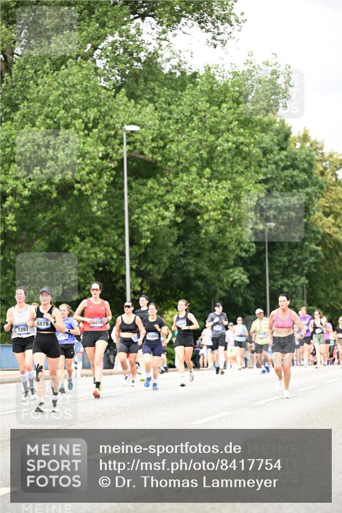 29.06.2025 - hella hamburg halbmarathon Dr. Thomas Lammeyer http://msf.ph/oto/8417754 29.06.2025 10:45:22 Kennedybrücke 1075, 1323, 1731, 3306, 4044, 4638, 4906, 5549, 5753, 6088, 6098, 6806, 7293, 7585, 7829, 7956, 8429, 8430, 8878, 9237, 9962, 10269, 10644, 10920, 10940, 11053, 11176 meine-sportfotos.de