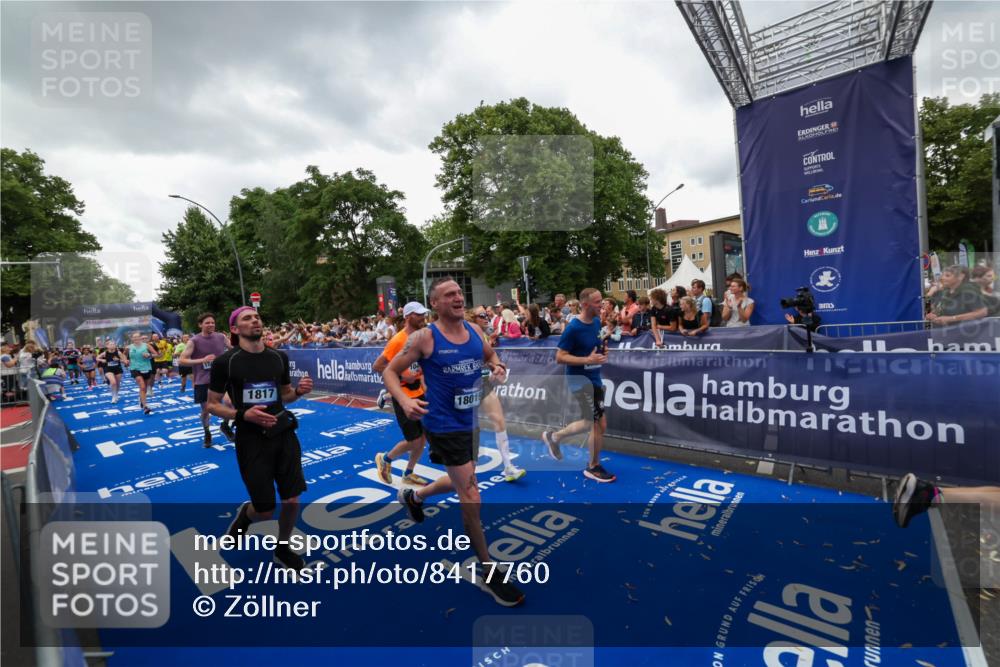 29.06.2025 - hella hamburg halbmarathon Zöllner http://msf.ph/oto/8417760 29.06.2025 10:51:24 Ziel 1461, 1817, 2364, 2411, 2636, 2718, 2946, 4814, 6657, 6776, 8316, 8930, 8989, 9214, 9476, 9656, 10480, 10667, 11124, 12016, 13047, 14865, 14994, 15950, 16357, 18019, 18489 meine-sportfotos.de