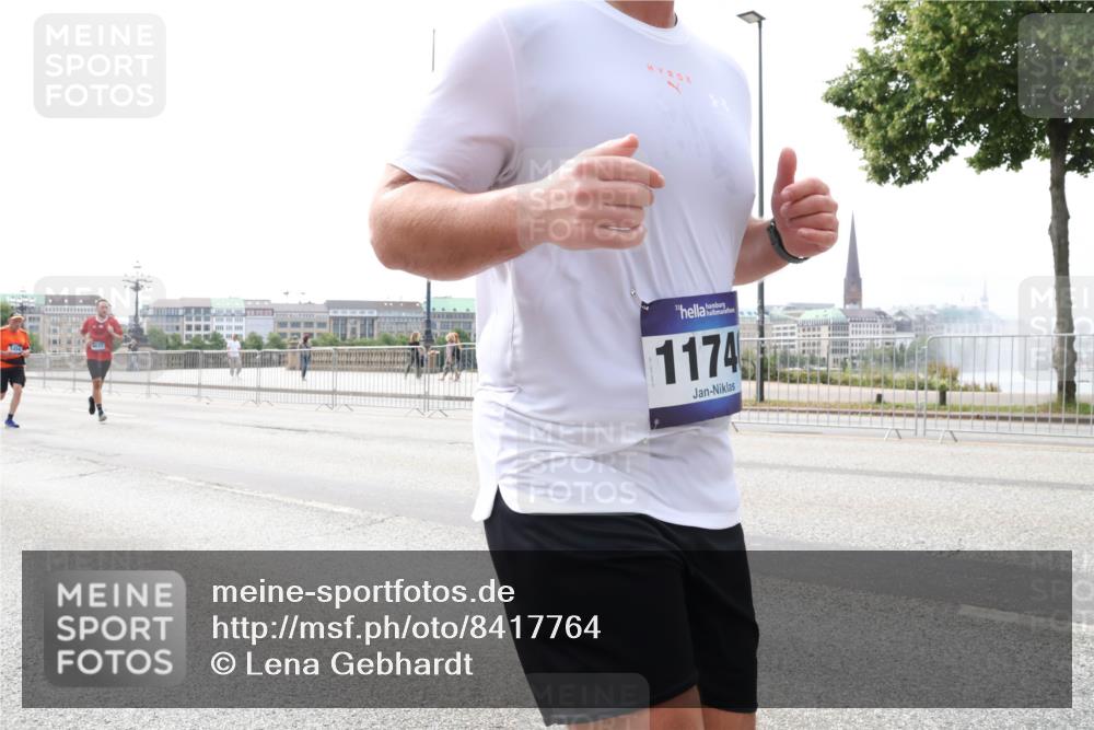 29.06.2025 - hella hamburg halbmarathon Lena Gebhardt http://msf.ph/oto/8417764 29.06.2025 10:27:00 Lombardsbrücke 7437, 1174, 1530, 1793, 1973, 2045, 2306, 2643, 2775, 4358, 4507, 4509, 5494, 5495, 5707, 6259, 6625, 6637, 7069, 7234, 7314, 7944, 8056, 8079, 8281, 9186, 9349, 10077, 10465, 11110, 11270, 11740, 12071, 13462, 14020, 14021, 15027, 15108, 15641, 15807, 15878, 16479, 16788, 17049, 17300, 17445, 17675, 18074, 18516, 18962, 18976, 18978 meine-sportfotos.de