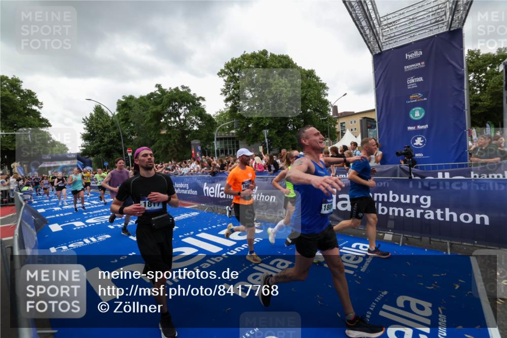 29.06.2025 - hella hamburg halbmarathon Zöllner http://msf.ph/oto/8417768 29.06.2025 10:51:24 Ziel 1461, 1817, 2364, 2411, 2636, 2718, 2946, 4814, 6657, 6776, 8316, 8930, 8989, 9214, 9476, 9656, 10480, 10667, 11124, 12016, 13047, 14865, 14994, 15950, 16357, 18019, 18489 meine-sportfotos.de