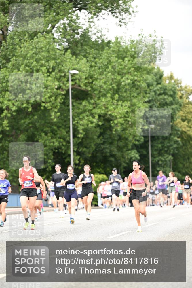 29.06.2025 - hella hamburg halbmarathon Dr. Thomas Lammeyer http://msf.ph/oto/8417816 29.06.2025 10:45:24 Kennedybrücke 1075, 1323, 1731, 4044, 4638, 4906, 5549, 6088, 6098, 6806, 7293, 7585, 7829, 7956, 8429, 8430, 8878, 9237, 9962, 10269, 10407, 10644, 11053, 11176 meine-sportfotos.de