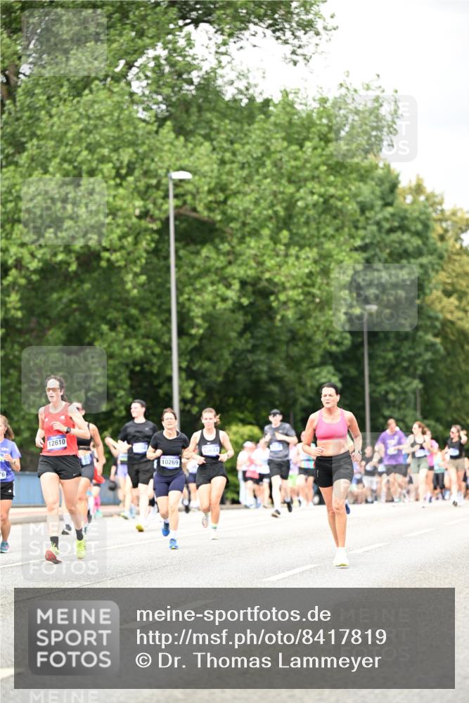 29.06.2025 - hella hamburg halbmarathon Dr. Thomas Lammeyer http://msf.ph/oto/8417819 29.06.2025 10:45:24 Kennedybrücke 1075, 1323, 1731, 4044, 4638, 4906, 5549, 6088, 6098, 6806, 7293, 7585, 7829, 7956, 8429, 8430, 8878, 9237, 9962, 10269, 10407, 10644, 11053, 11176 meine-sportfotos.de